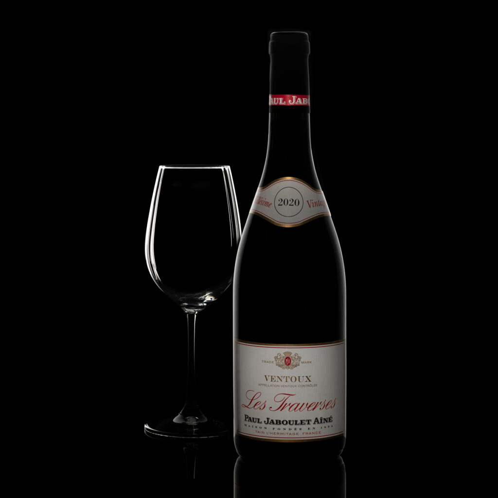 Packshot vin rouge catalogue Rhône-Alpes