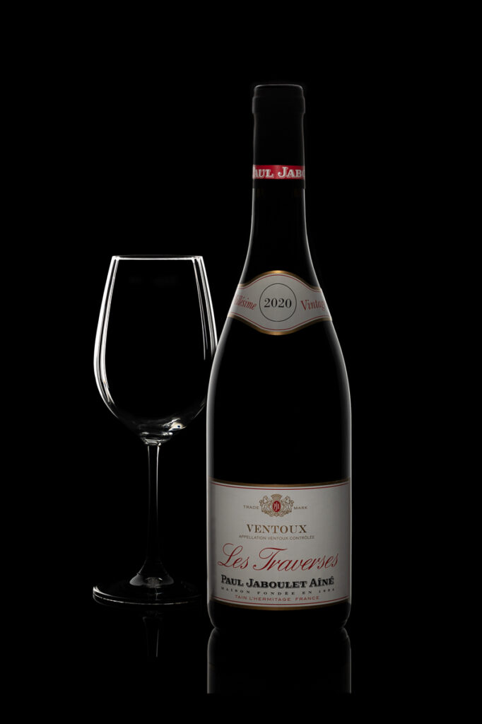 Photo créative bouteille vin rouge Rhône-Alpes