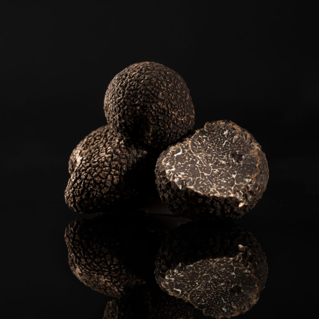 Photographie produit de truffe noire fraîche ANABEN IMAGE IN photographe packshot à Valence (Drôme)