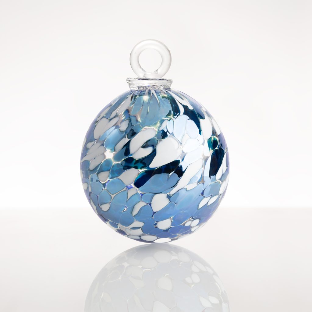 Packshot boule de Noël artisanale Rhône-Alpes