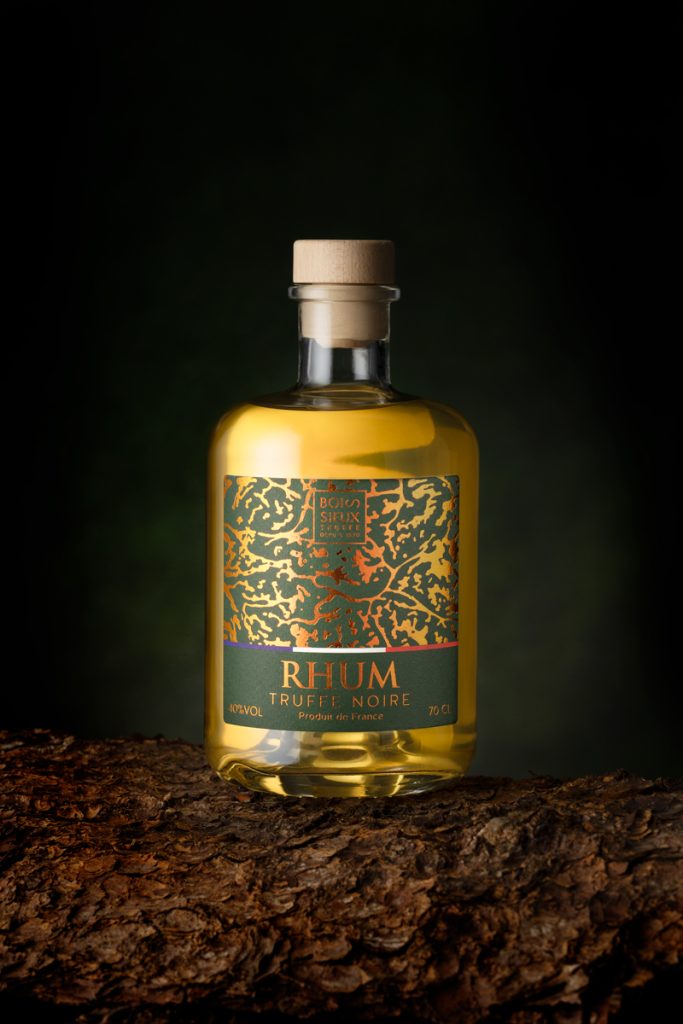 Rhum artisanal à la truffe en ambiance chaude – photographie culinaire Valence