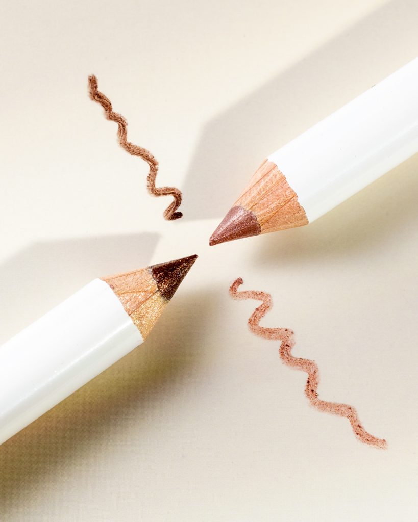 Crayons cosmétiques trait