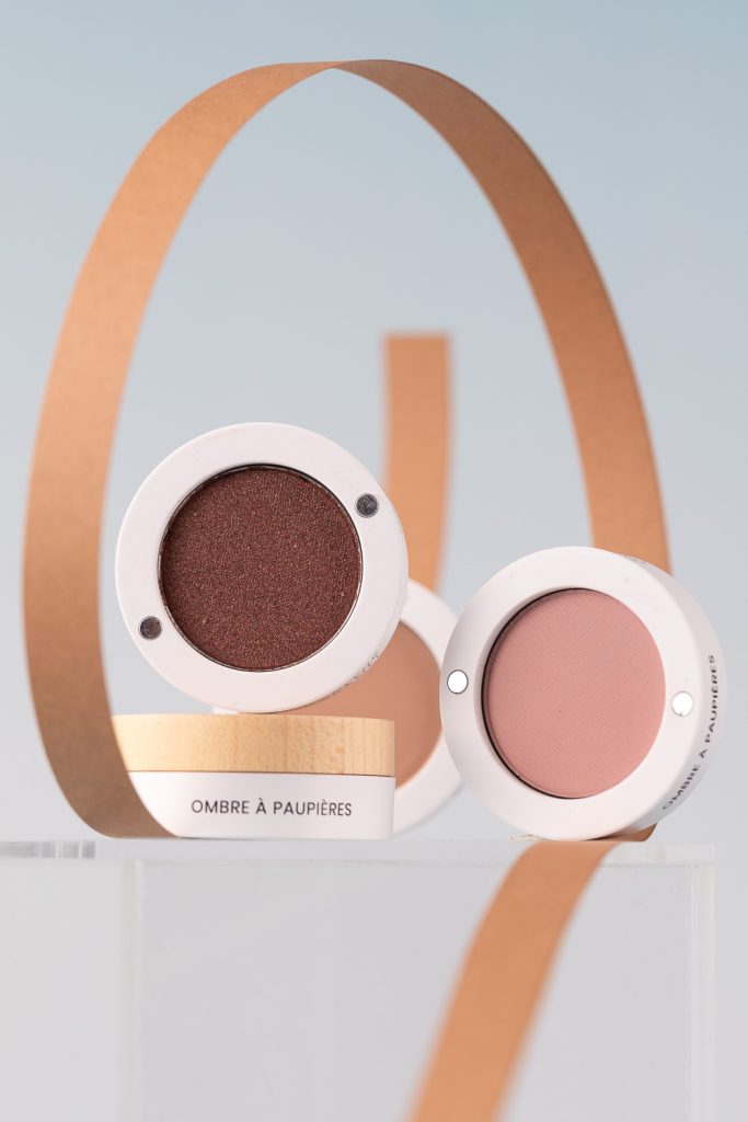 Texture et reflet sur flacon de cosmétique